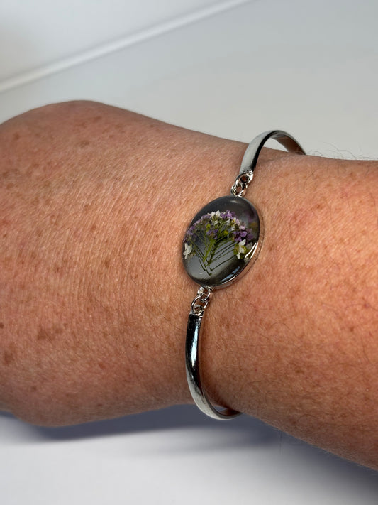 Bracelet with Alyssum flowers